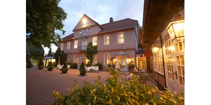 Eventlocation - Weserbergland, Harz ... - Der Adelspalais des Althoff Hotels Fürstenhof Celle mit der Taverna & Trattoria Palio im Sommer. - Althoff Hotel Fürstenhof Celle