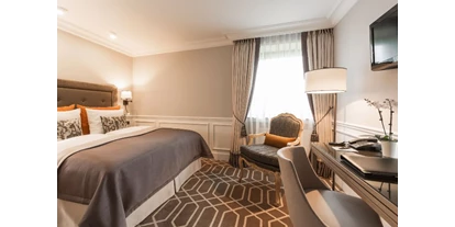 Eventlocation - Weserbergland, Harz ... - Deluxe Doppelzimmer im Althoff Hotel Füstenhof Celle - edle Stoffe & Möbel, warme Erdtöne, umfangreiche Ausstattung. - Althoff Hotel Fürstenhof Celle