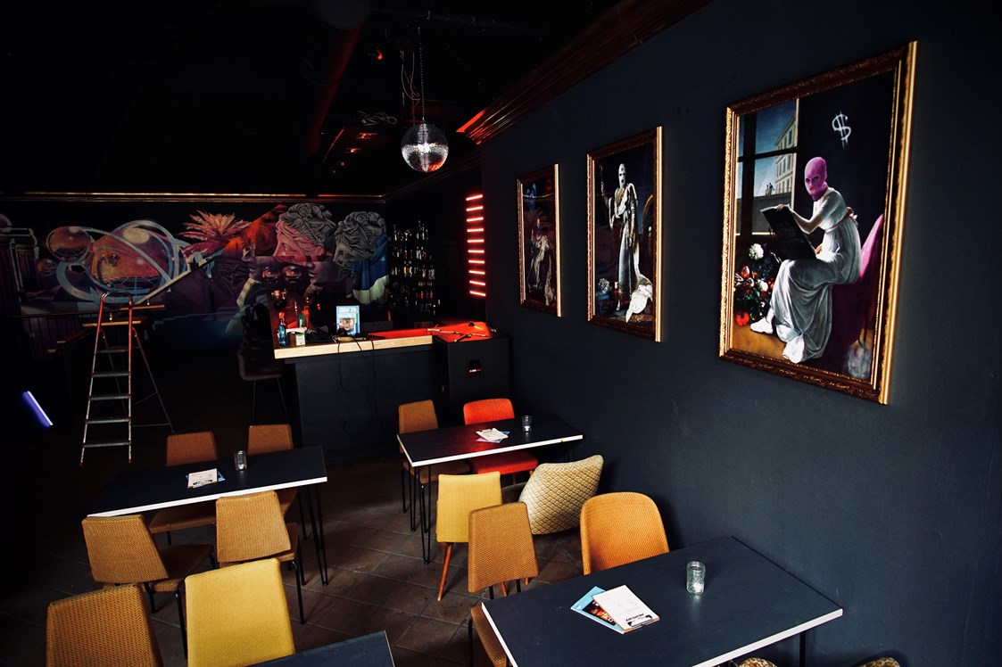 Location: große Bar - Nachtcafe Lounge