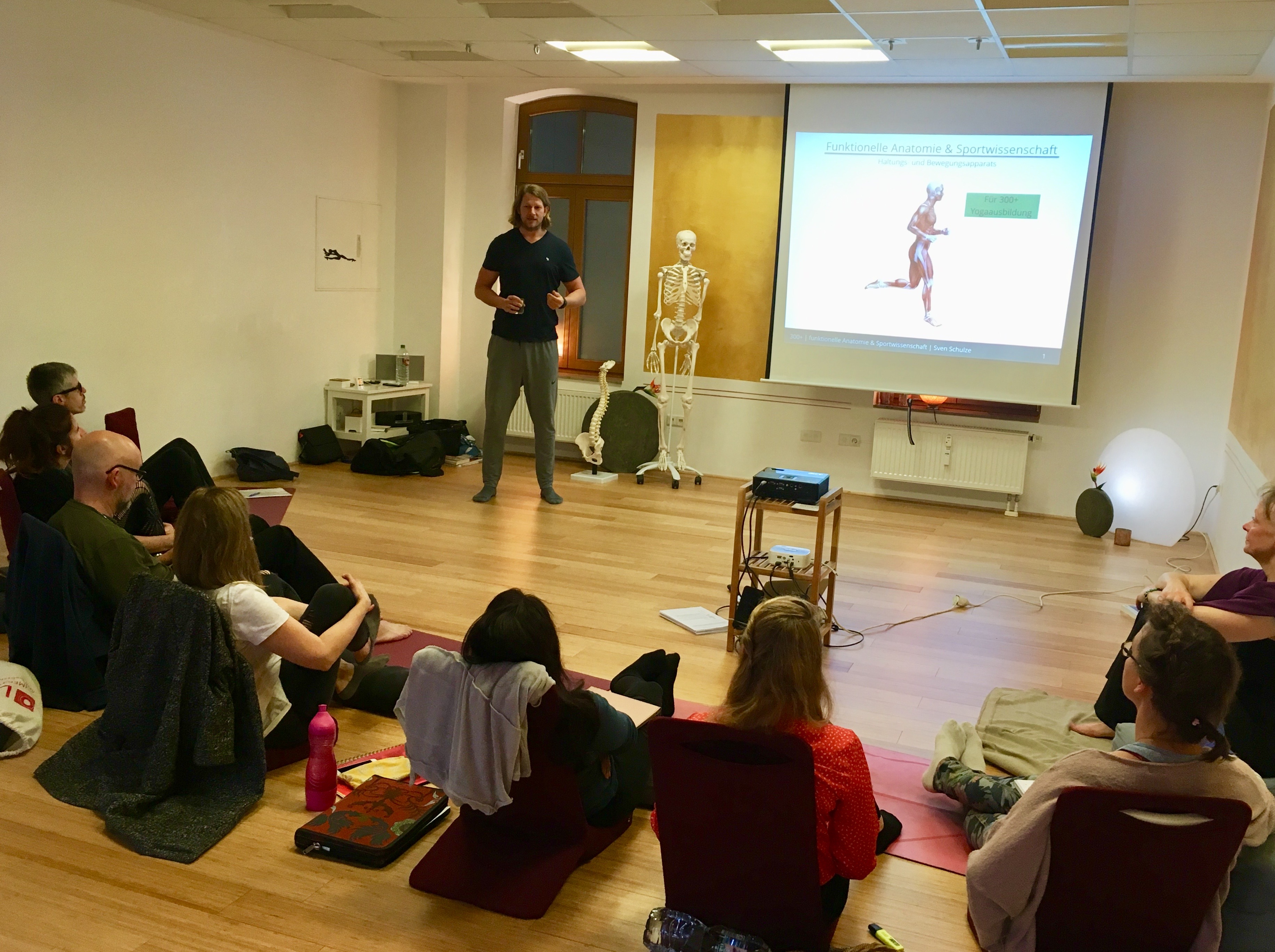 Eventlocation - Mettmann - Beispiel Seminar Anatomie - Restauration zur Erholung - Seminarraum plus Gruppenraum + Umkleiden, Küche, WC