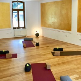 Location: Beispiel Yoga - Restauration zur Erholung - Seminarraum plus Gruppenraum + Umkleiden, Küche, WC