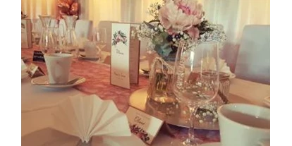 Eventlocation - Halle (Kreisfreie Stadt Halle) - Glamour pur, denn jedes Detail zählt. - Kastaniengrün