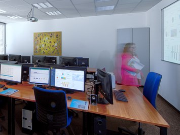 Z&P Schulung GmbH Hier finden sie all unsere Räume mit Beschreibungen PC-Raum