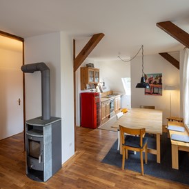 Location: Wohnküche mit Schlafmöglichkeit im Stallhaus - Der Kemper Hof