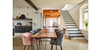 Eventlocation - Reinbek - Studioküche
Die große, helle Küche im modernen Stil bietet Raum für Food Styling und Veranstaltungen. - Goldfisch Location