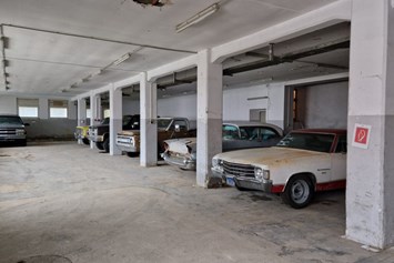 Location: Alte US Cars  - A8 Fabrik
