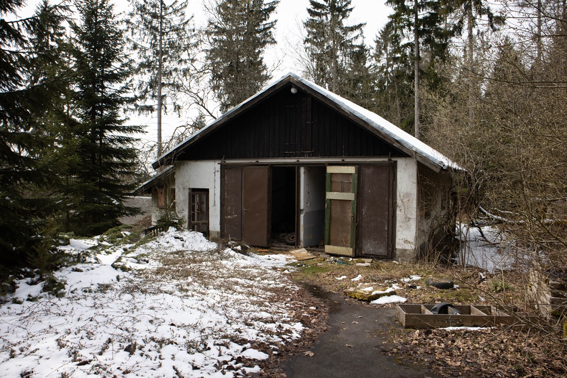 Location: Werkstatt/Scheune - Verlassenes Ferienheim aus den 20ern 