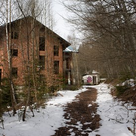 Location: Neubau - Verlassenes Ferienheim aus den 20ern 