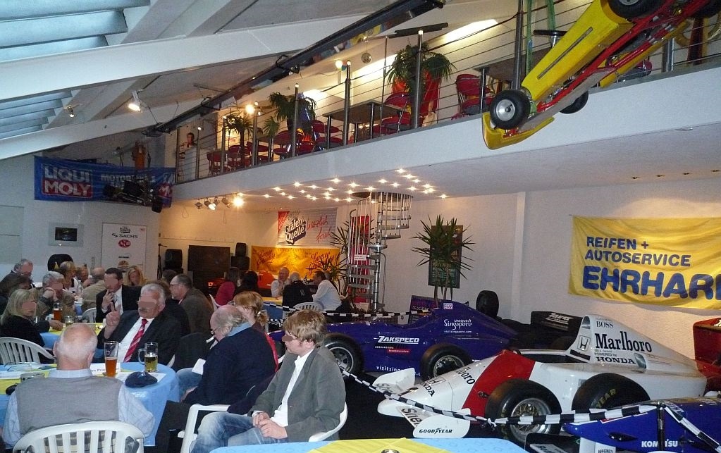 Eventlocation - Niedersachsen - Restaurant mit original Formel 1 Ausstellungshalle u. traumhaftem Biergarten