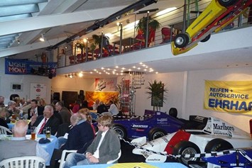 Location: Restaurant mit original Formel 1 Ausstellungshalle u. traumhaftem Biergarten