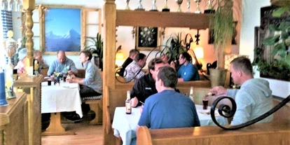 Eventlocation - Weserbergland, Harz ... - Restaurant mit original Formel 1 Ausstellungshalle u. traumhaftem Biergarten