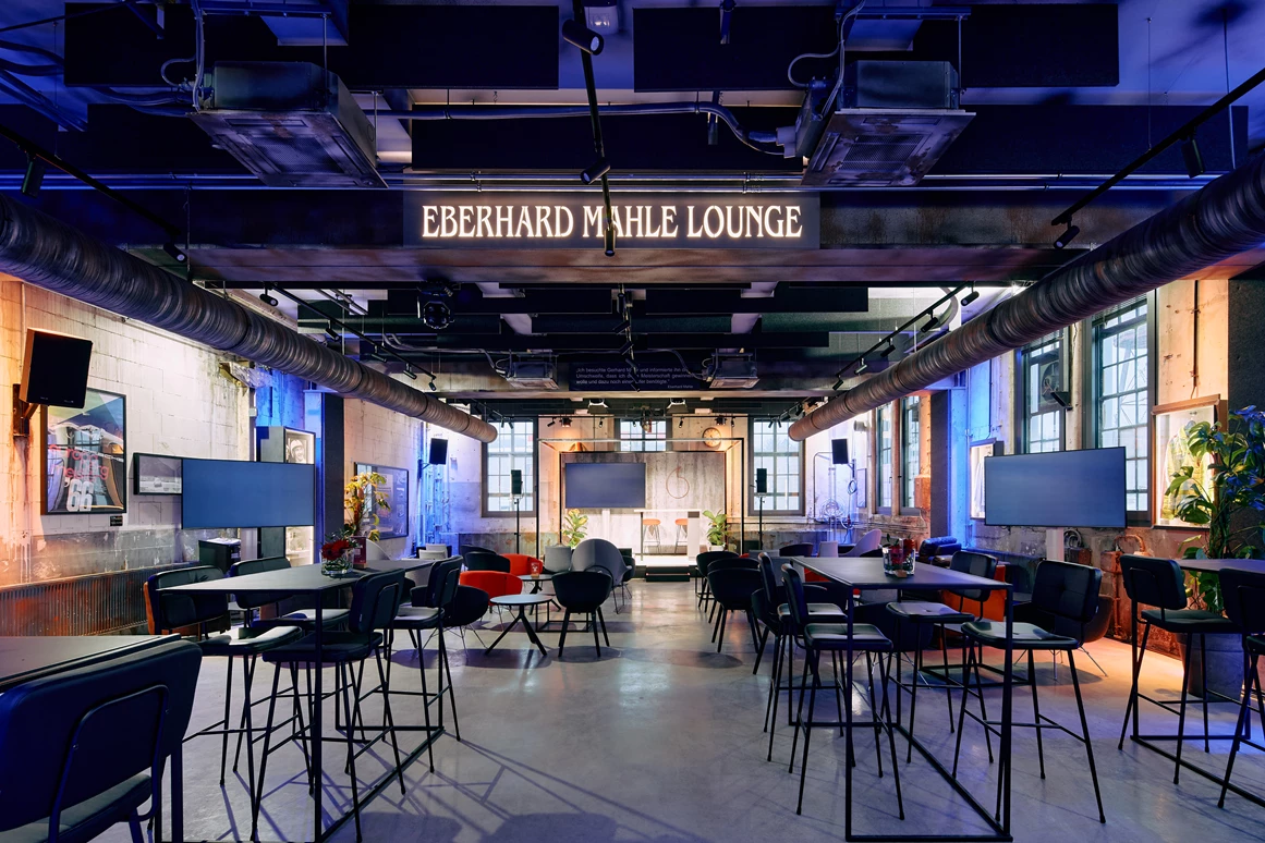 Location: Räumlichkeit: Eberhard Mahle Lounge
Foto: Motorworld Village Metzingen - MOTORWORLD Village Metzingen