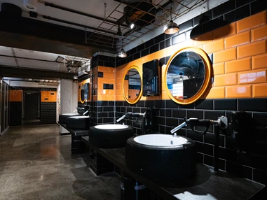 Location: Räumlichkeit: Toiletten Schmiededom
Foto: Motorworld Village Metzingen - MOTORWORLD Village Metzingen