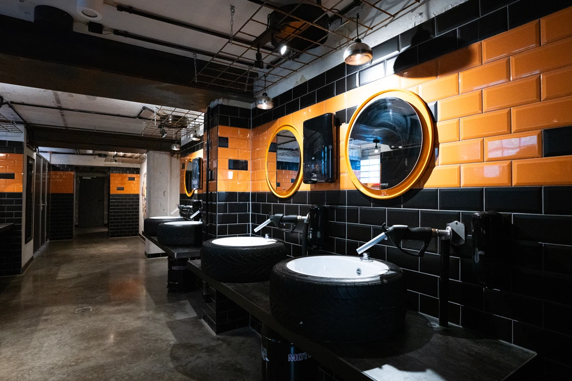 Location: Räumlichkeit: Toiletten Schmiededom
Foto: Motorworld Village Metzingen - MOTORWORLD Village Metzingen