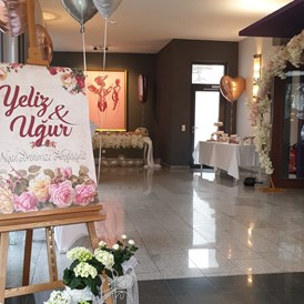 Location: Foyer Hochzeit Deko - DIE KAPELLE
