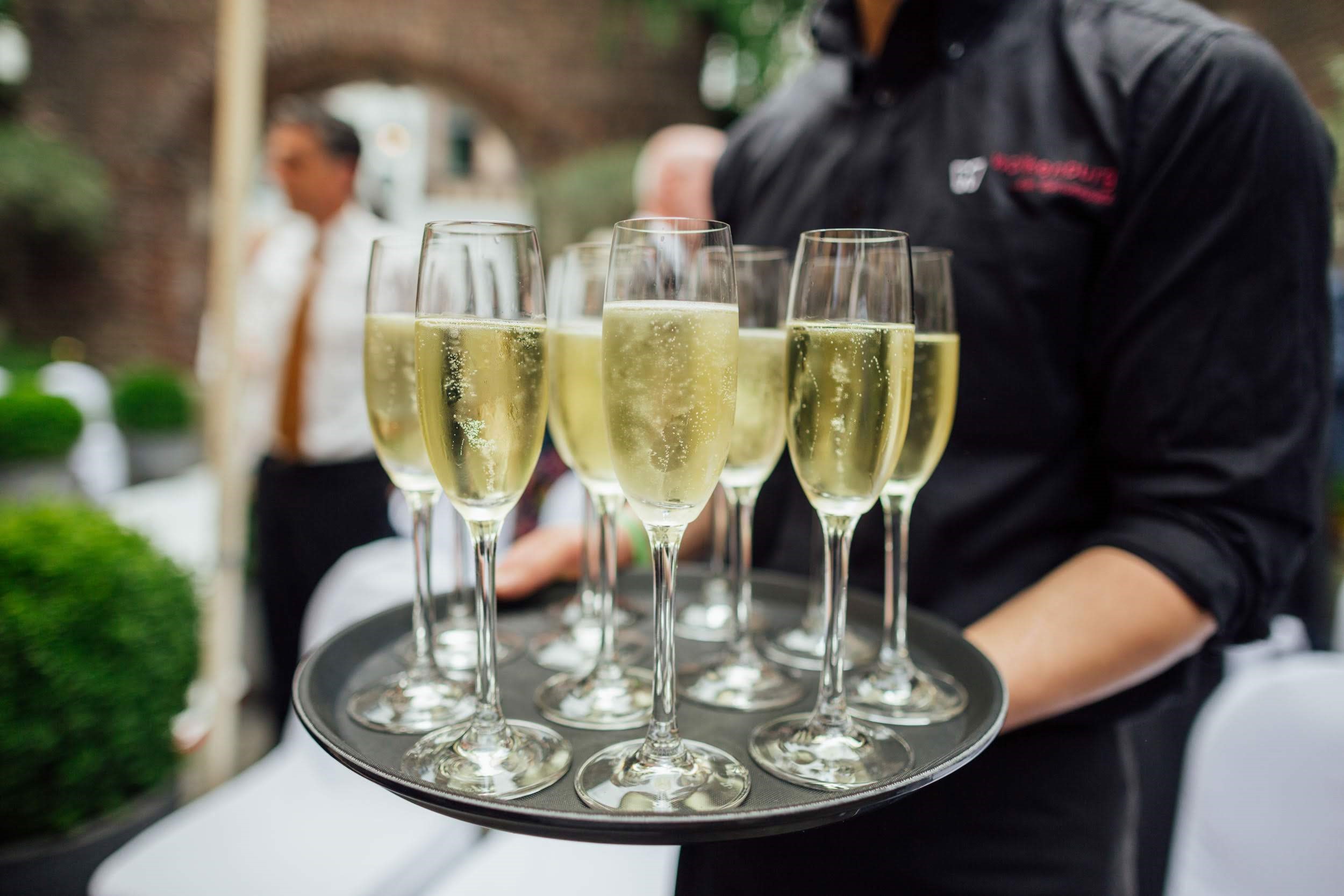 Location: Champagnerempfang im Innenhof - Wolkenburg