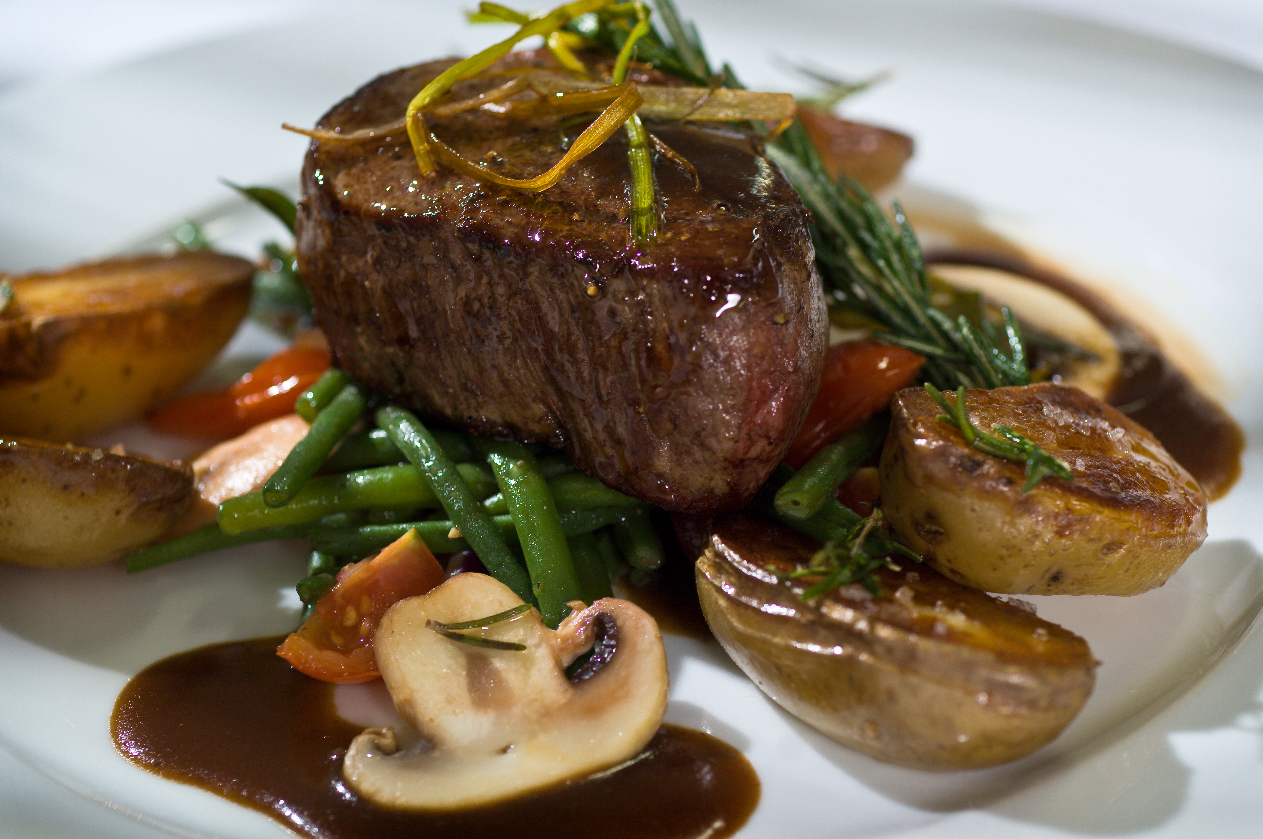 Location: Darf es dazu ein Rotwein sein?  - Wolkenburg