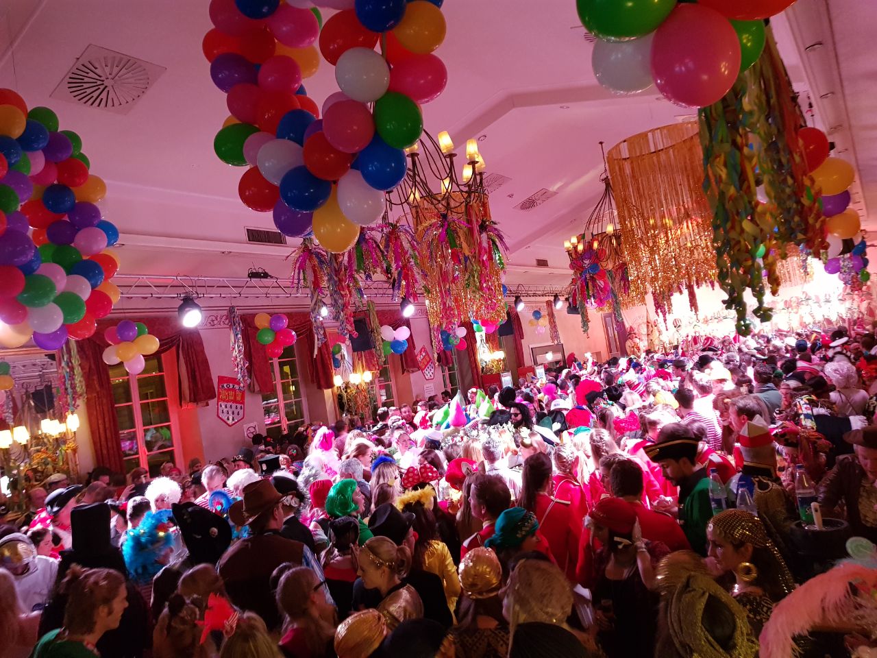 Location: Karnevalsparty - Wolkenburg