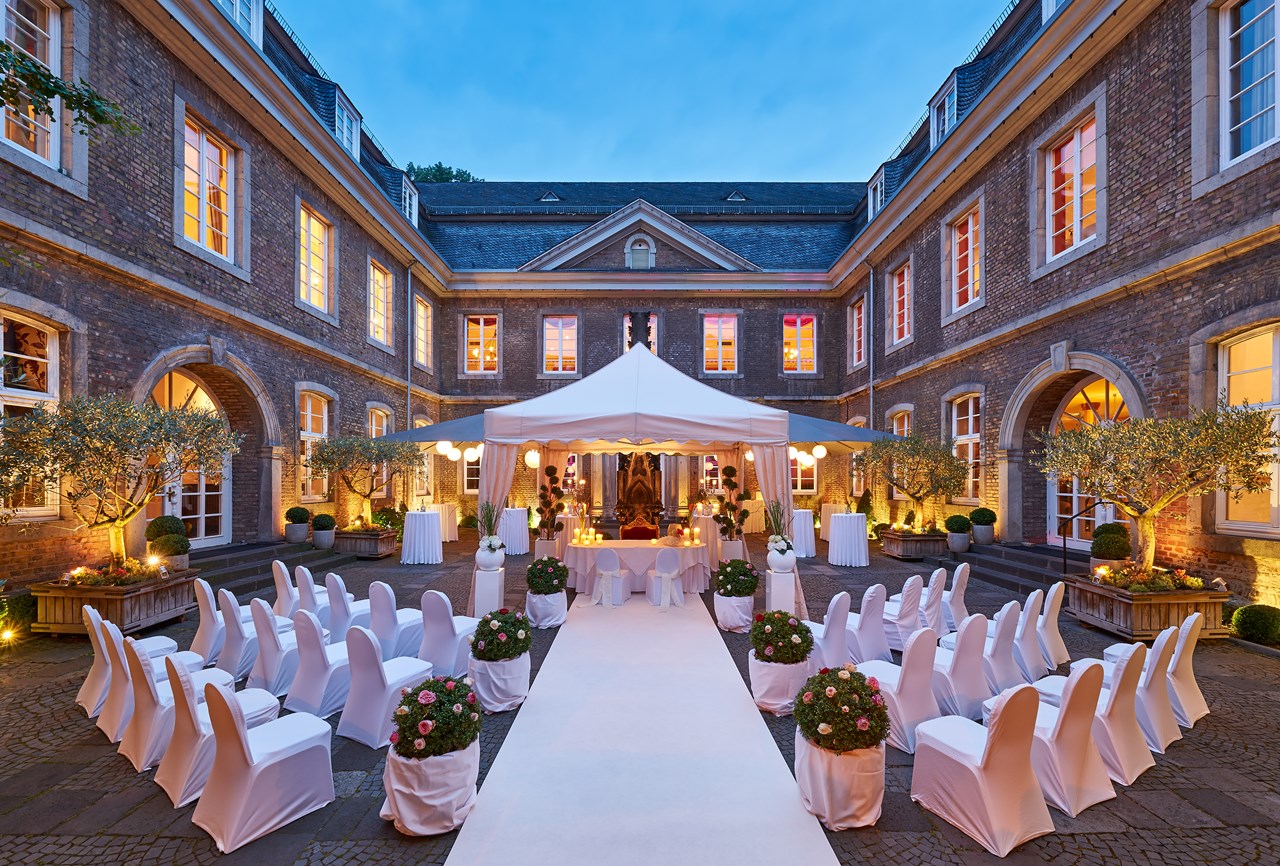 Wolkenburg Hier finden sie all unsere Räume mit Beschreibungen Innenhof 