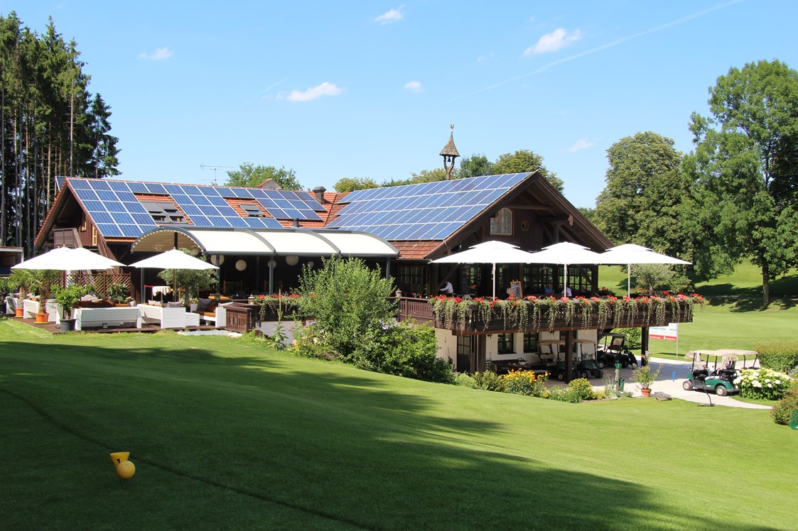 Location: Clubhaus mit Terrasse - Golfplatz Tutzing