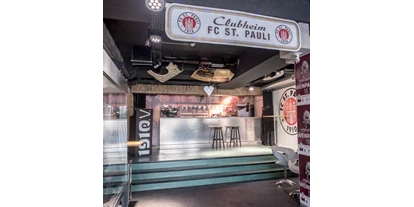 Eventlocation - Hamburg - Museumsfoyer mit Bühne und DJ-Tresen - FC St. Pauli-Museum mit der 1910-Weinbar