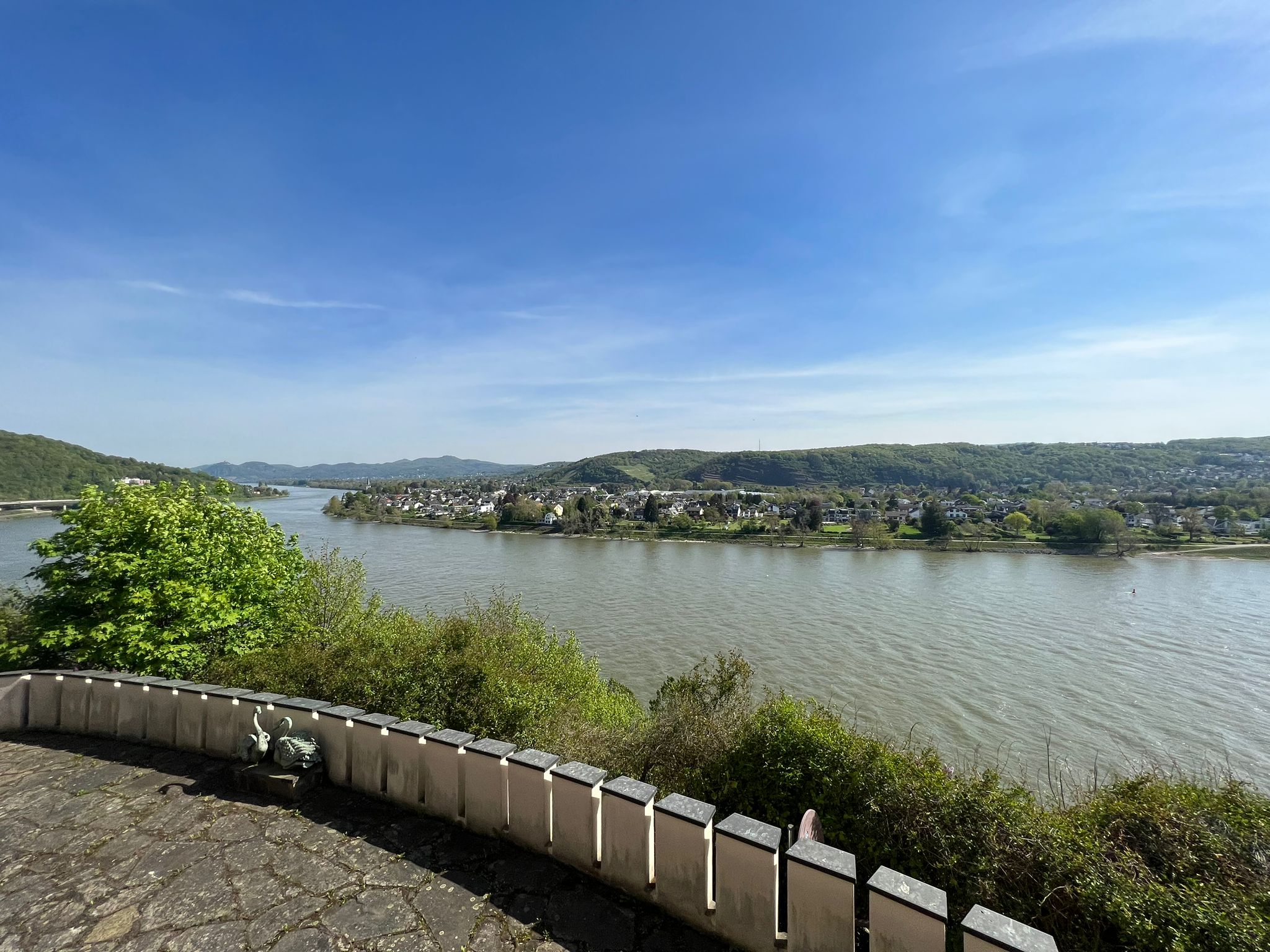 Eventlocation - Köln, Bonn, Eifel ... - Aussicht von der unteren Terrasse ins Mittelrheintal Richtung Königswinter & Drachenfels  - Schloss Marienfels