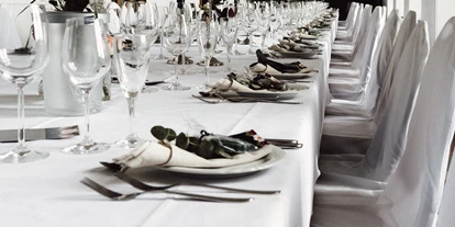 Eventlocation - geeignet für: Event - Rheinland-Pfalz - Große gedeckte Tafel in der Jagdgalerie  - Schloss Arenfels