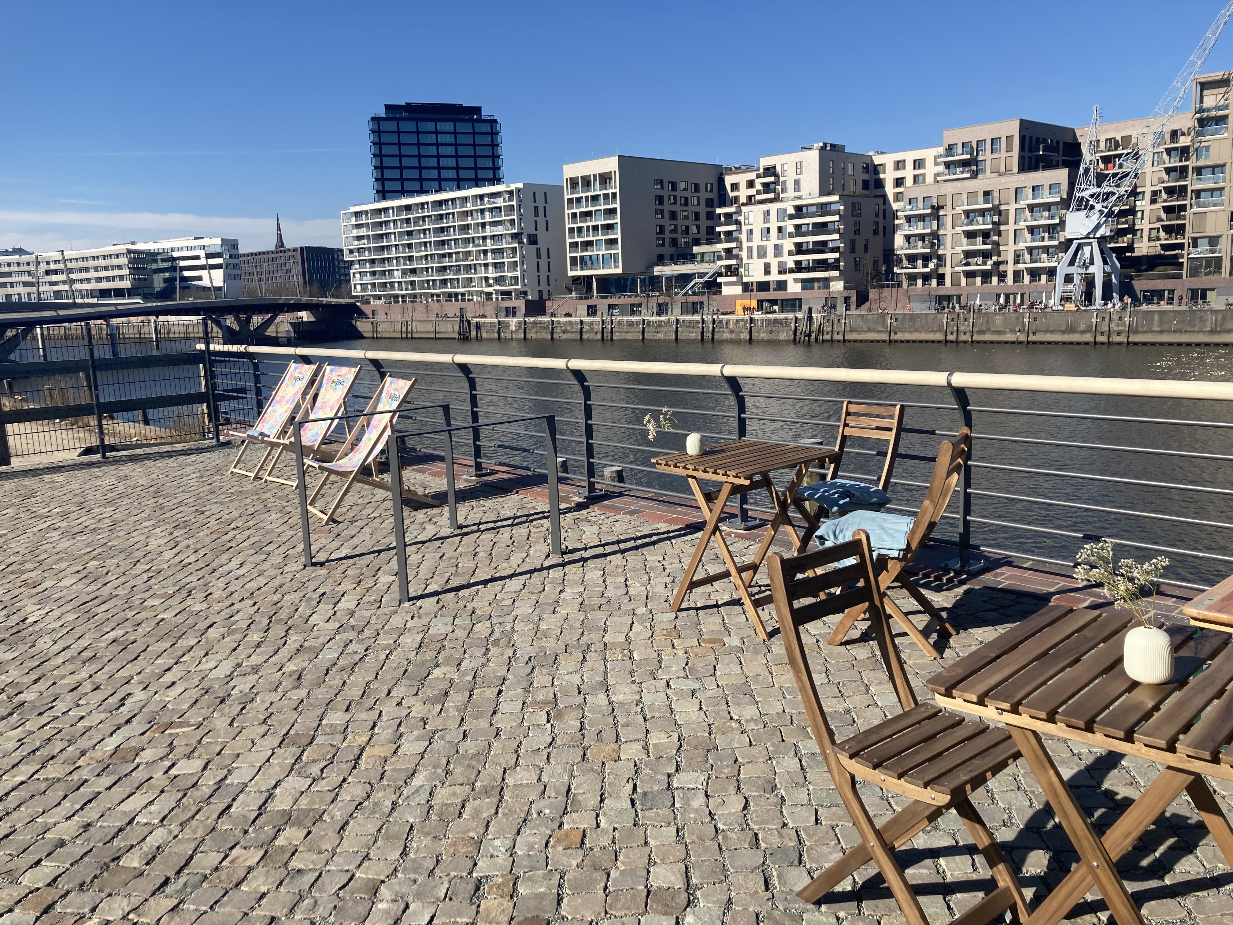 Eventlocation - Niedersachsen - Buhjah Bowls Hafencity Terrasse - Buhjah Bowls Hafencity