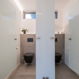 Location: Toilettenanlagen getrennt für Damen und Herren - eVI (events Voltmer Immobilien)