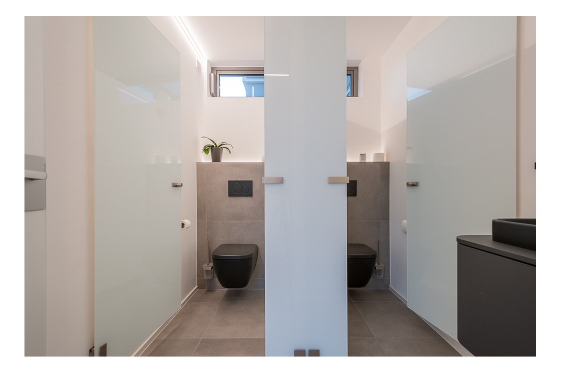 Location: Toilettenanlagen getrennt für Damen und Herren - eVI (events Voltmer Immobilien)
