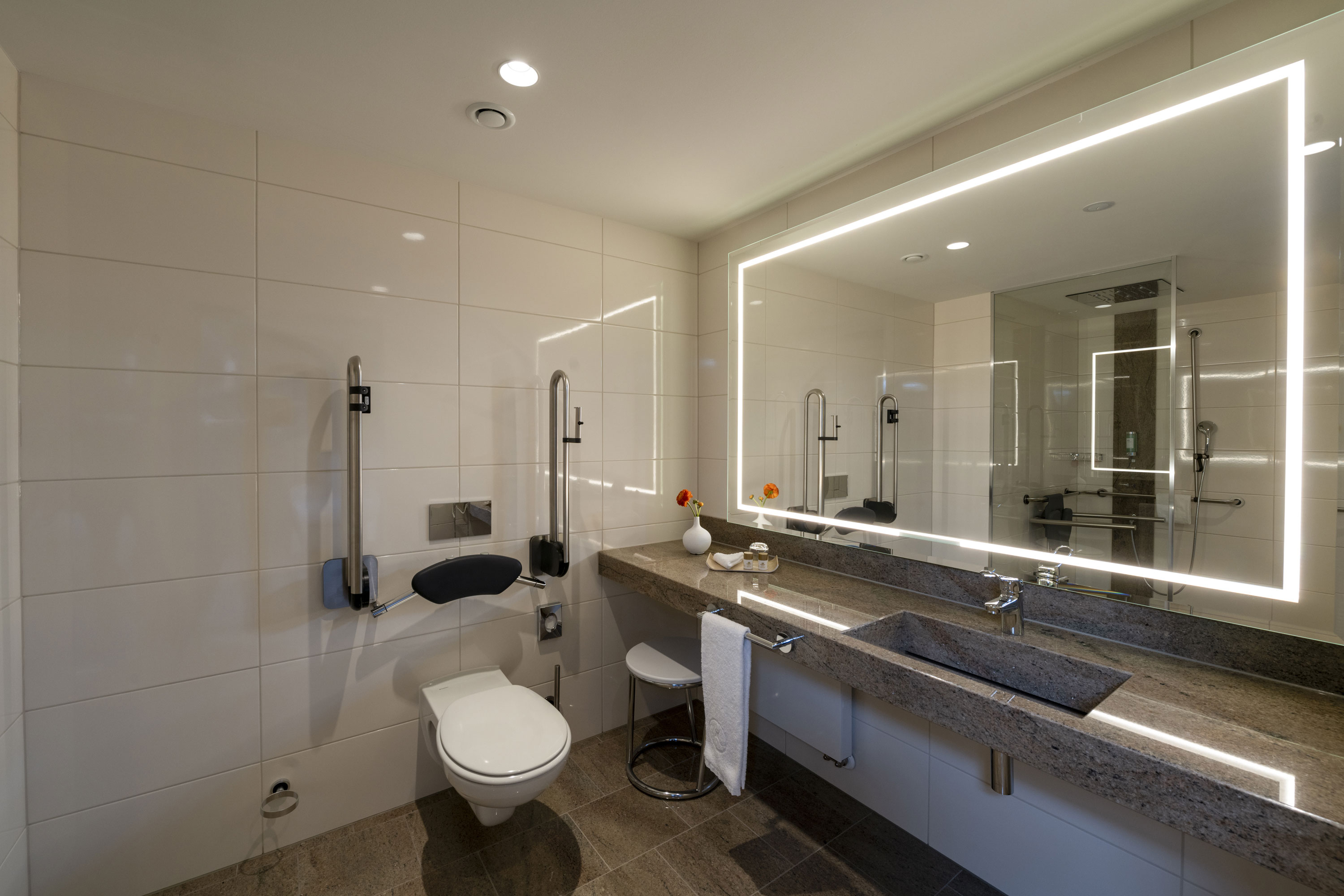 Location: Barrierefreies Badezimmer - Maritim Hotel Ingolstadt