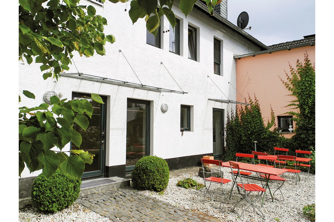 Location: Der Seminar- und Veranstaltungsraum vom Innenhof ausgesehen - Schwarzpappelhof