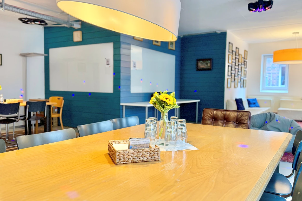 Location: Prismeo Loft mit zwei Whiteboards für interaktive Workshops oder Team-Offsites - Prismeo LAB | EVENTS | STUDIO