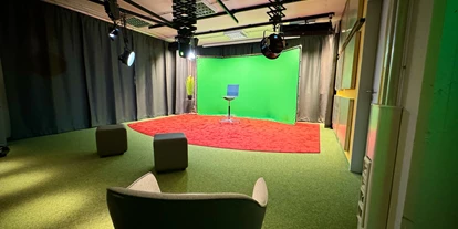 Eventlocation - Hamburg - Prismeo Theater mit Greenscreen - Prismeo LAB | EVENTS | STUDIO
