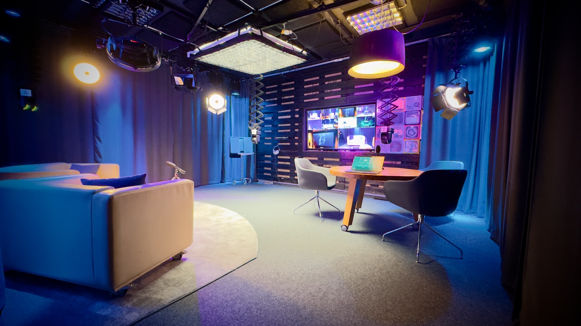 Prismeo LAB | EVENTS | STUDIO Hier finden sie all unsere Räume mit Beschreibungen STUDIO