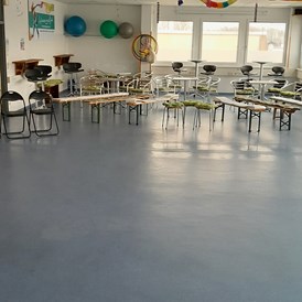 Location: Tische, Sitzflächen und noch Platz für 65 Gäste zum Tanzen :-) - Lebensgefühl - Das Bewegungsstudio