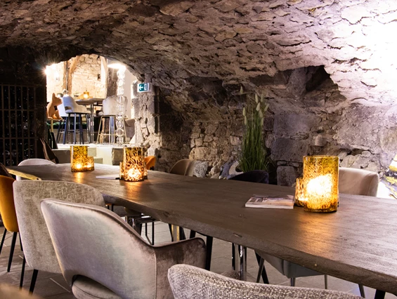 Location: Champagner Crew