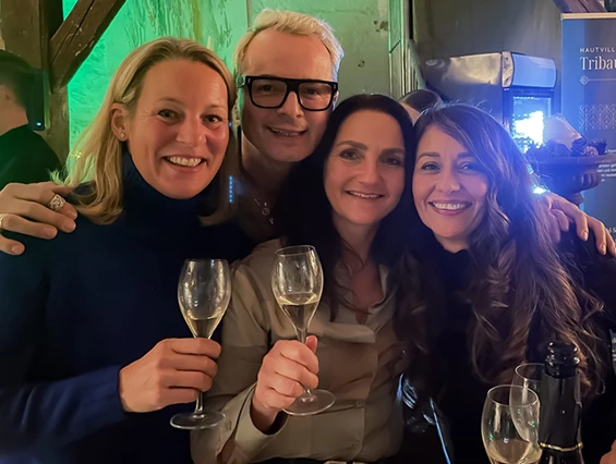 Location: Champagner Crew