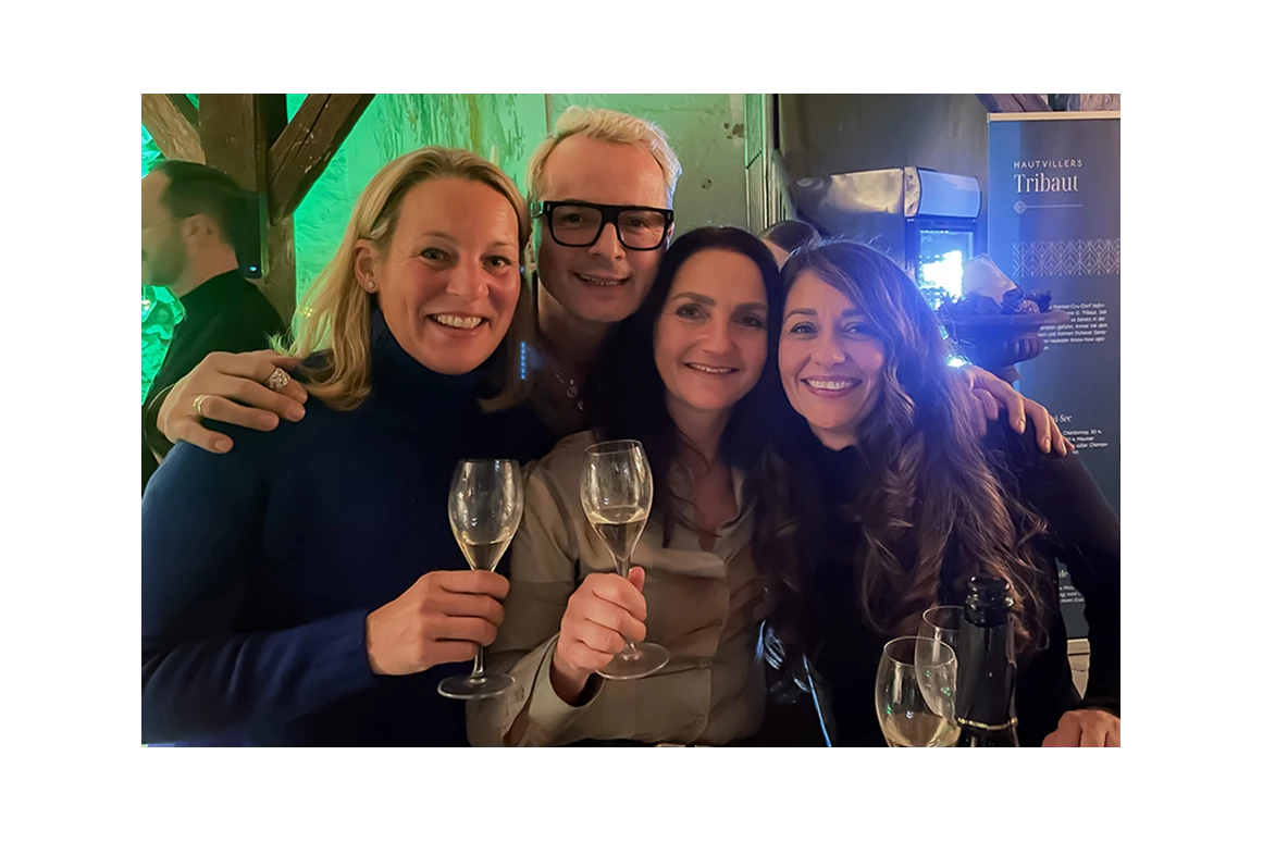 Location: Champagner Crew