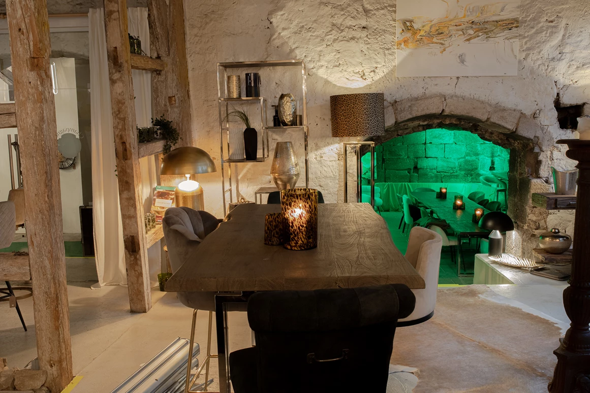 Location: Champagner Crew