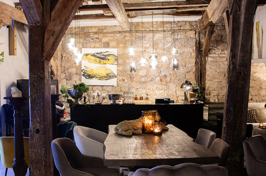 Location: Champagner Crew