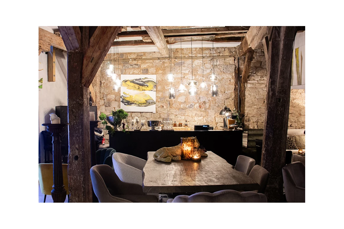 Location: Champagner Crew