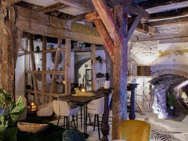 Location: Champagner Crew