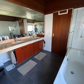 Location: Badezimmer groß - Einfamilienhaus mit Garten in Milbertshofen