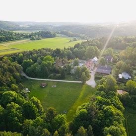 Location: Der Vogelhof und das ehemalige Schullandheim mit Veranstaltungshalle und 2,78qm Fläche mit Wiese und Wald - Vogelhof