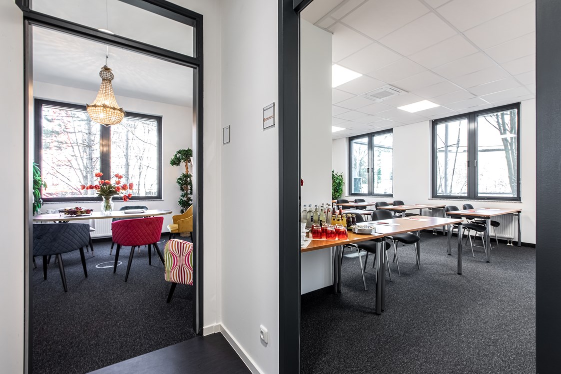 Location: Blick in das Kaminzimmer und einen Seminarraum im ecos office center münchen - ecos office center münchen