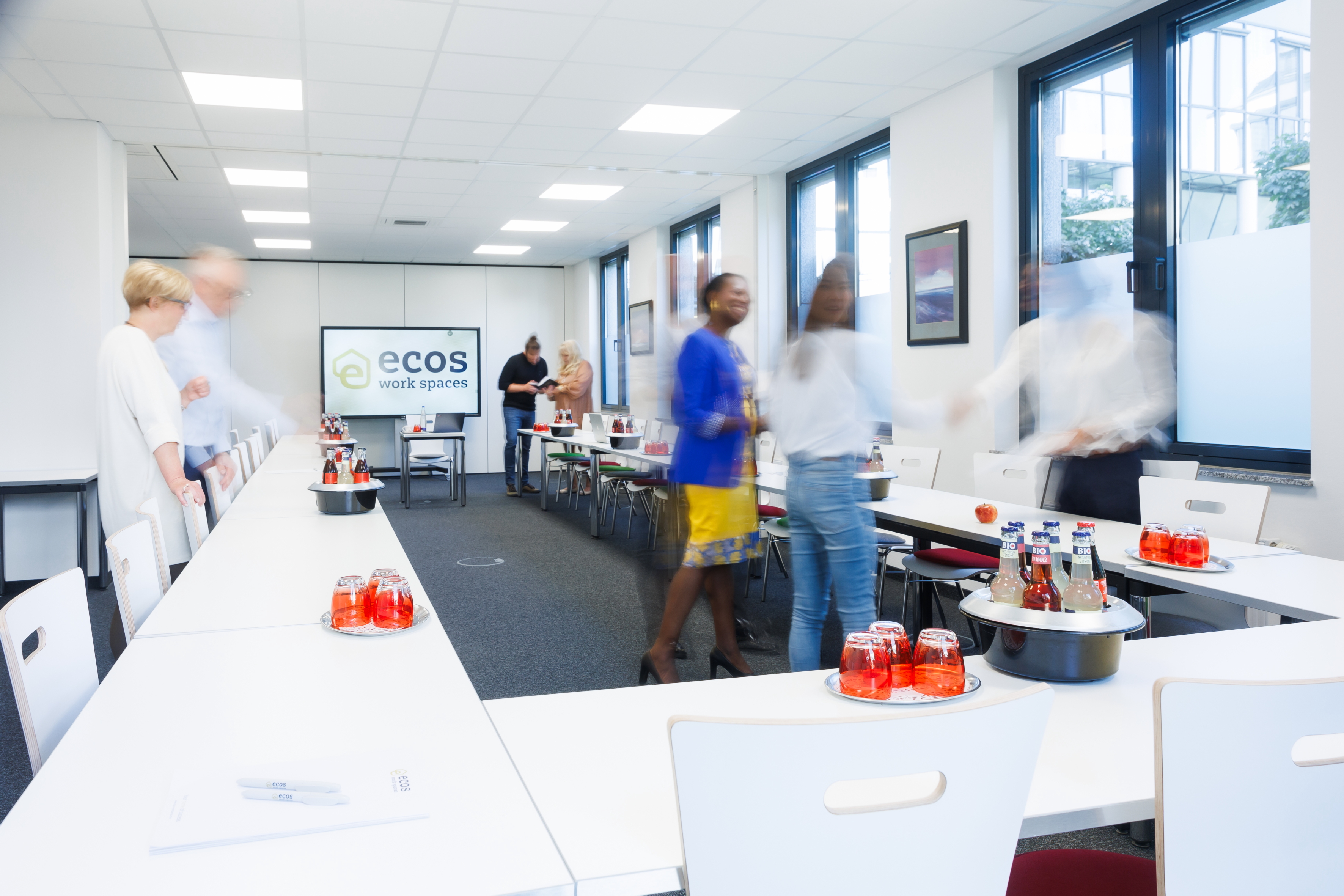 Eventlocation - PLZ 85622 (Deutschland) - 
Riesen-Konferenzraum in den ecos work spaces München - je nach Möblierung für 45 - 85 Personen und der Raum ist für Konfernezen, board-Meeting, Seminasre und Business- und Party-Events jeder Art geeignet  - ecos work spaces München - Perfekte Meeting-/Konferenz-/Seminar- und Eventräume