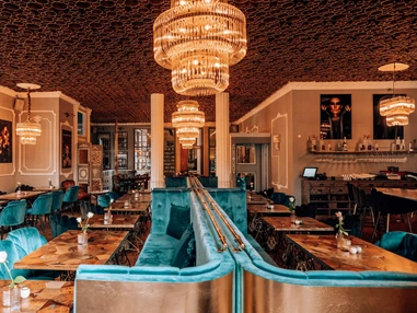 Location: Innenansicht - À la Gare