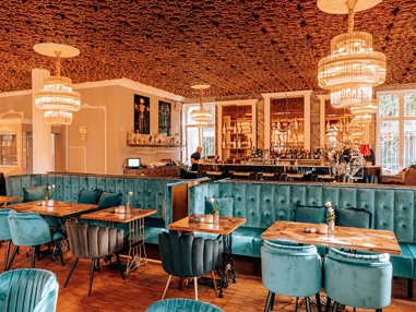 Location: Innenansicht von Grand Saal - À la Gare