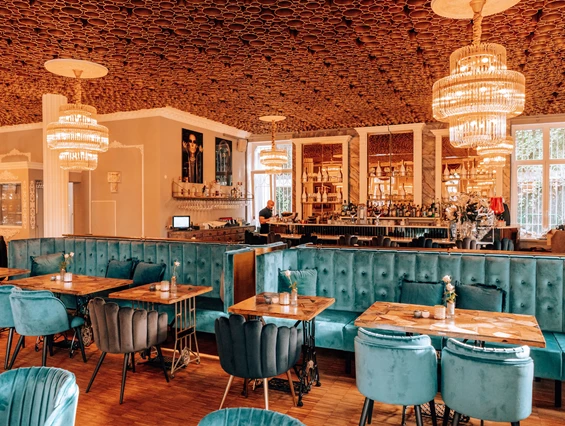 Location: Innenansicht von Grand Saal - À la Gare